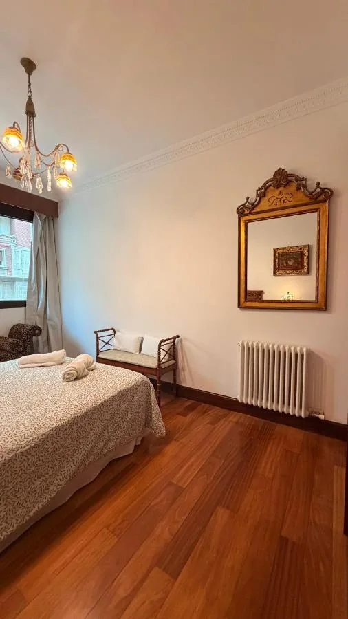 La cama vista desde la puerta