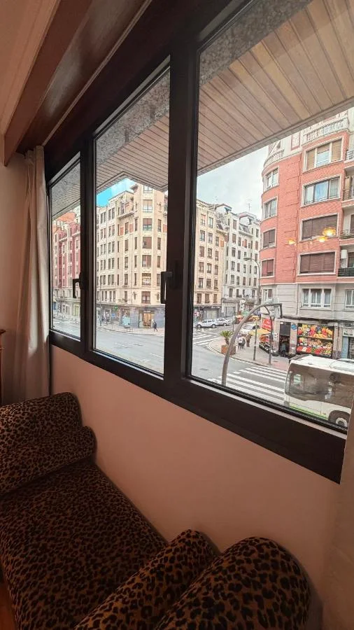 La vista a la calle desde la galería